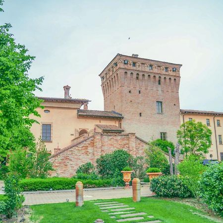 Hotel La Tavola Rotonda Cortemaggiore Exteriör bild