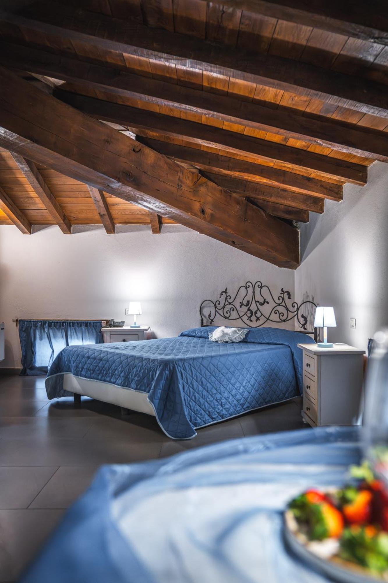 Hotel La Tavola Rotonda Cortemaggiore Rum bild