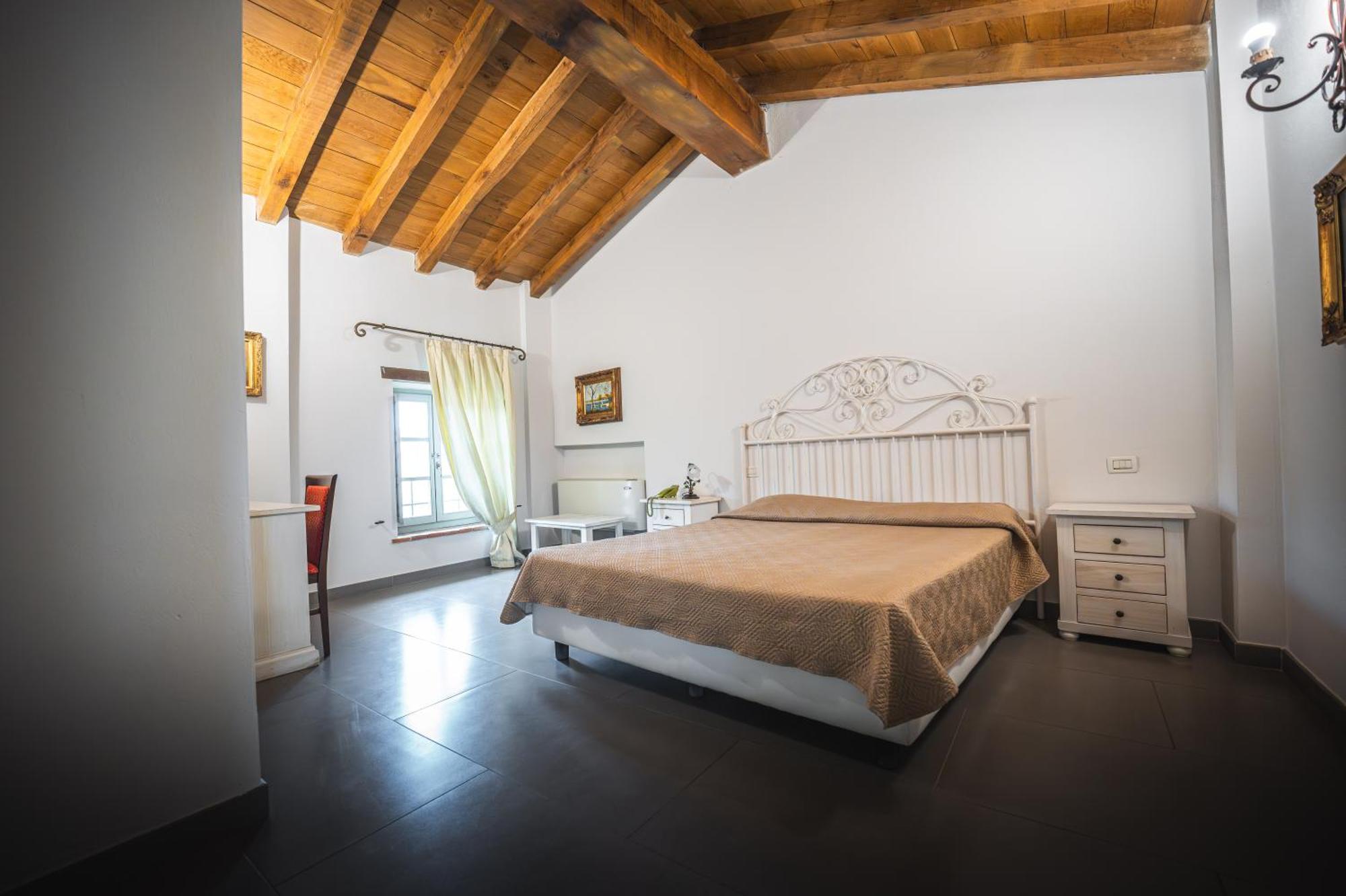 Hotel La Tavola Rotonda Cortemaggiore Rum bild