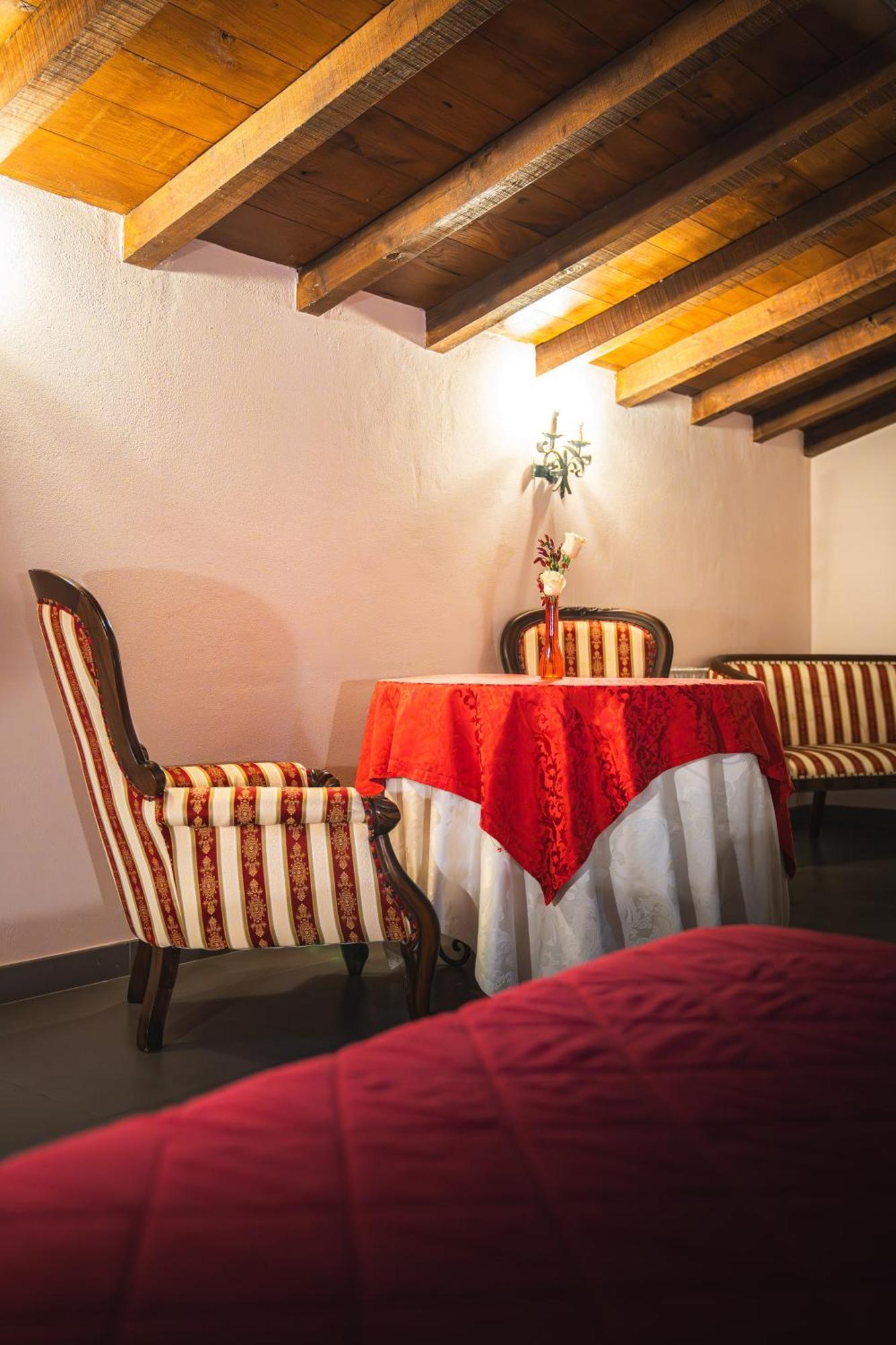 Hotel La Tavola Rotonda Cortemaggiore Rum bild